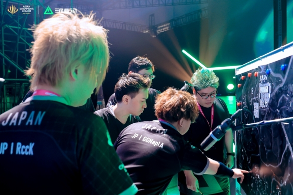 仍在自己的 仍在自己的